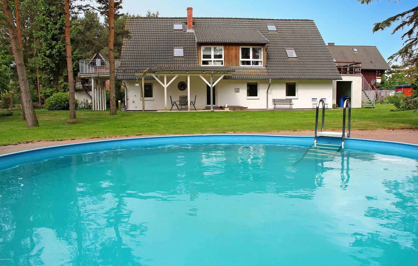 Ganze Ferienwohnung, Gemütliches Apartment mit Parkplatz, WiFi & TV in der Nähe von Strand und Stadtzentrum in Pruchten, Vorpommern-Rügen