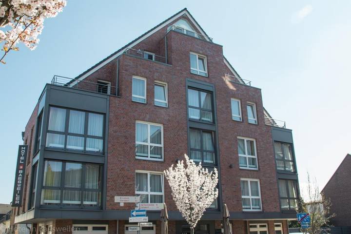 Hôtel pour 3 personnes, avec Balcon et Terrasse à Baesweiler