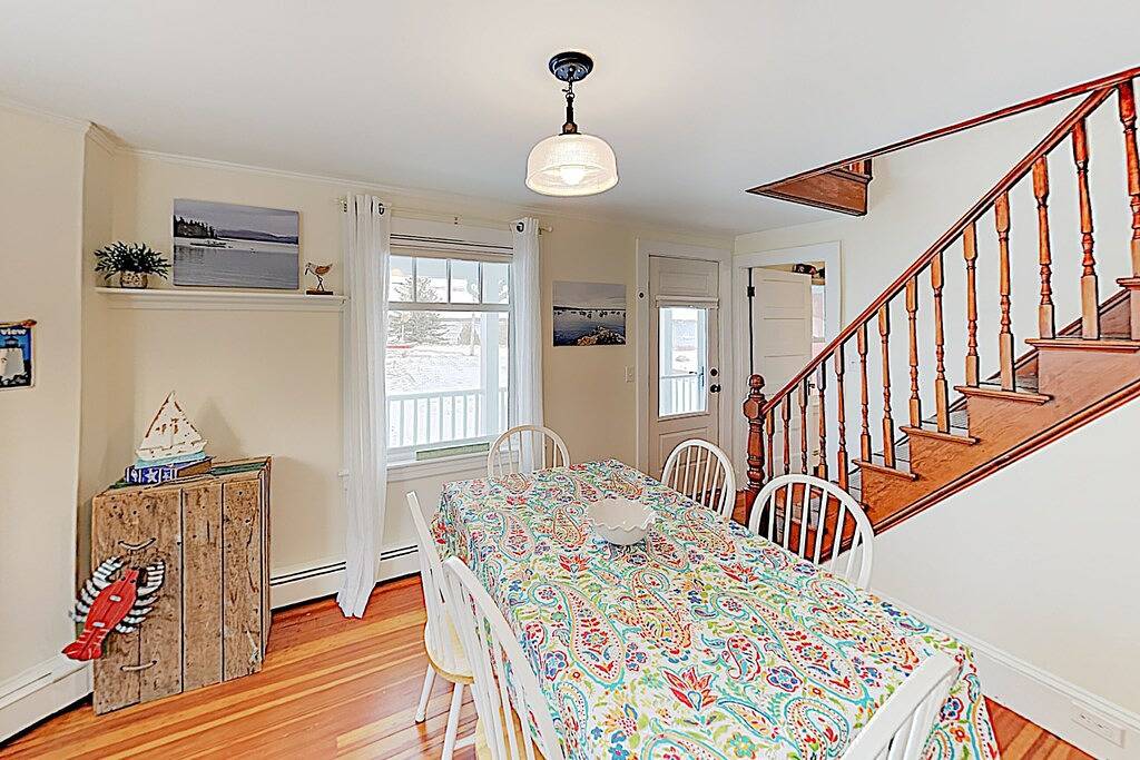 Lobster Cottage on the Harbor W/Lighthouse and Waterviews. in Hancock County