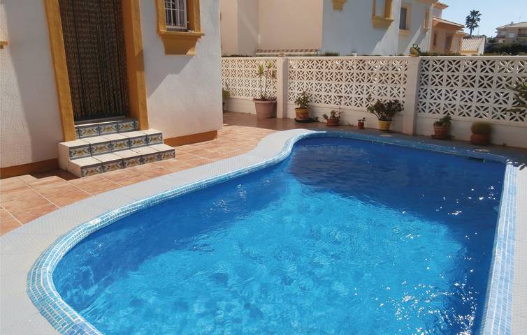 Acogedor apartamento con aparcamiento, aire acondicionado, terraza y piscina, a 1 km de la playa in La Zenia, Orihuela