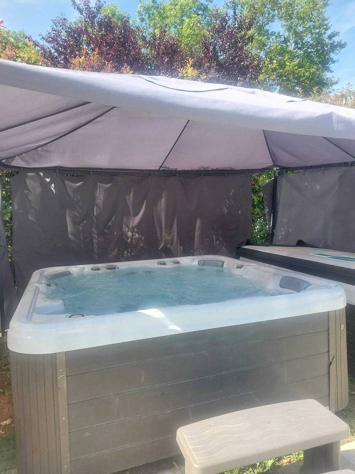 Location de vacances pour 8 personnes, avec terrasse et piscine à Saint-Fons - 3