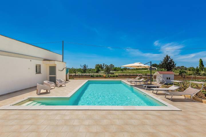 Location de vacances pour 9 personnes, avec jardin et piscine, animaux acceptés à Casarano - 2