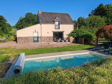 Location de vacances pour 4 personnes, avec jardin et piscine, animaux acceptés dans Saint-Malon-sur-Mel