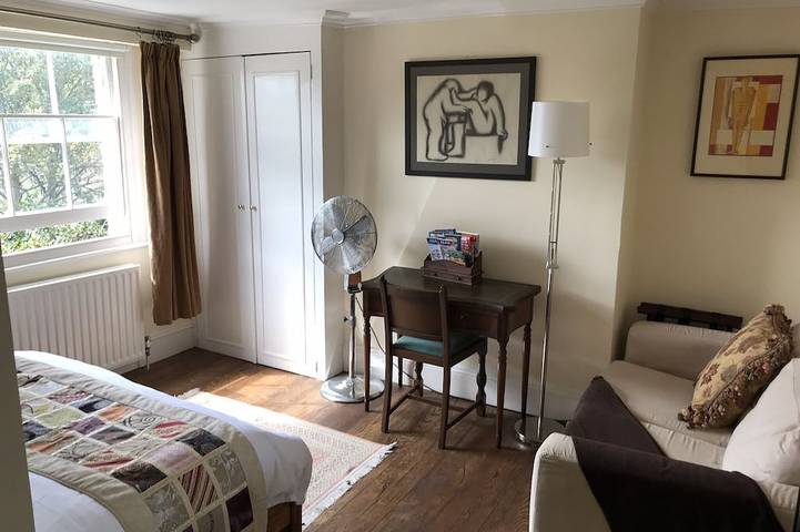 Ganze Wohnung, Obere Wohnung im denkmalgeschützten georgianischen Stadthaus im Süden von London in Lambeth, London