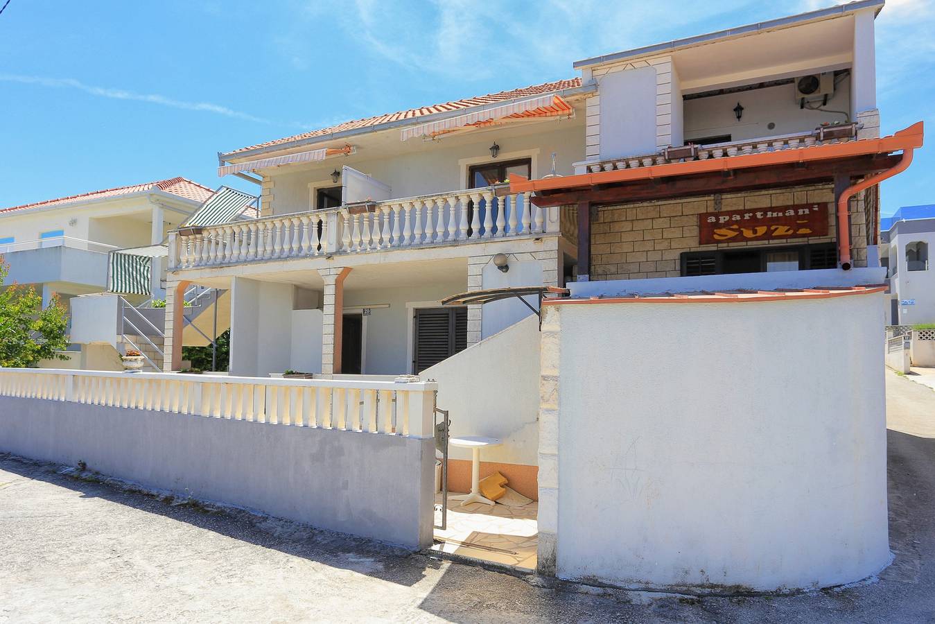Ganze Wohnung, 1-Zimmer-Ferienwohnung mit Terrasse und Meerblick Slatine, Ciovo A-16131-c in Slatine, Ciovo