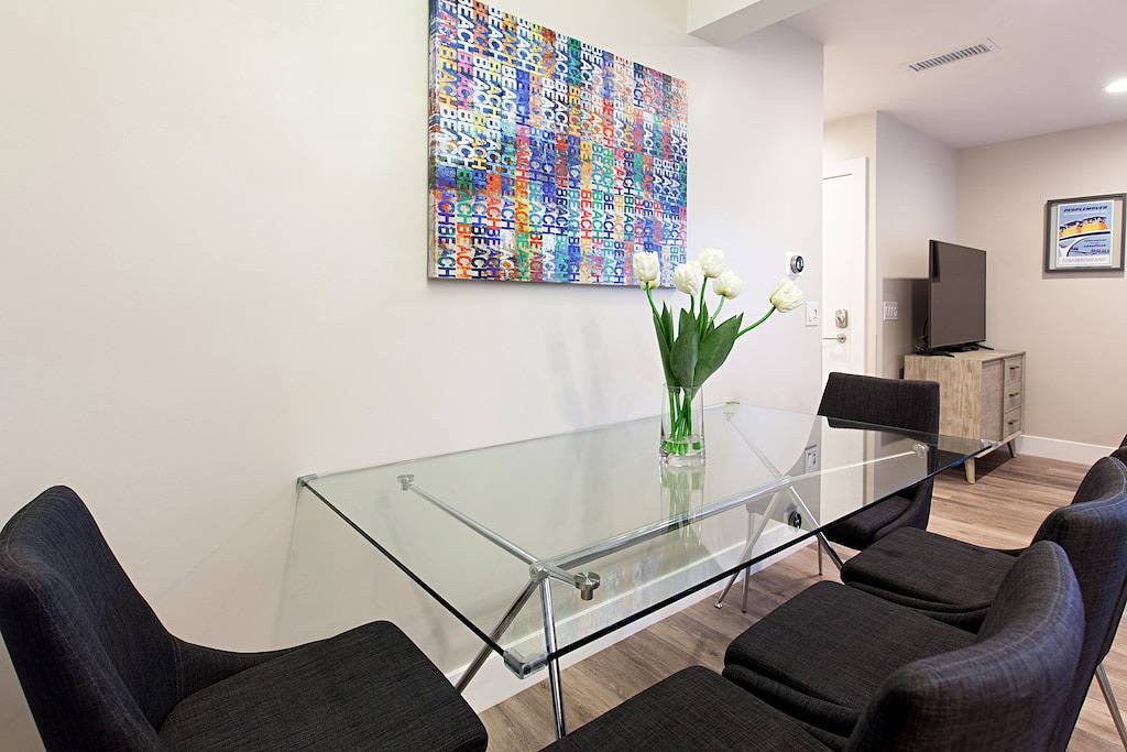 Ganze Wohnung, Colorful & contemporary condo with patio & washer/dryer - watch the fireworks in Anaheim, Orange County