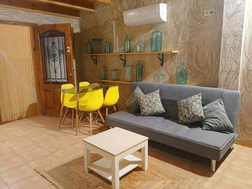 Gîte pour 4 personnes, avec terrasse ainsi que vue et jardin à Vilafamés
