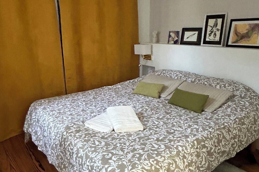 Maison Basque Traditionnelle Bien Rénovée Entre mer et Montagne, Chiens Acceptés in Bassussarry, Region de Bayona