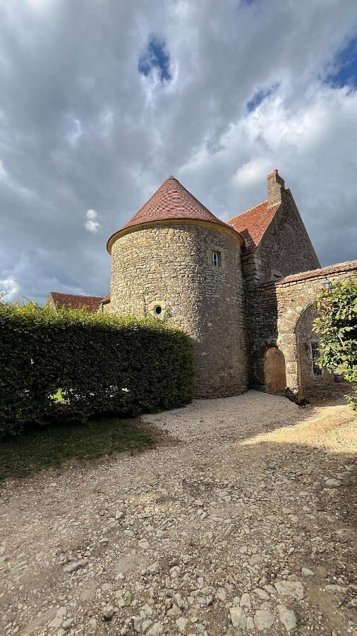 Location de vacances pour 8 personnes, avec Terrasse ainsi que Jardin et Vue à Tannay