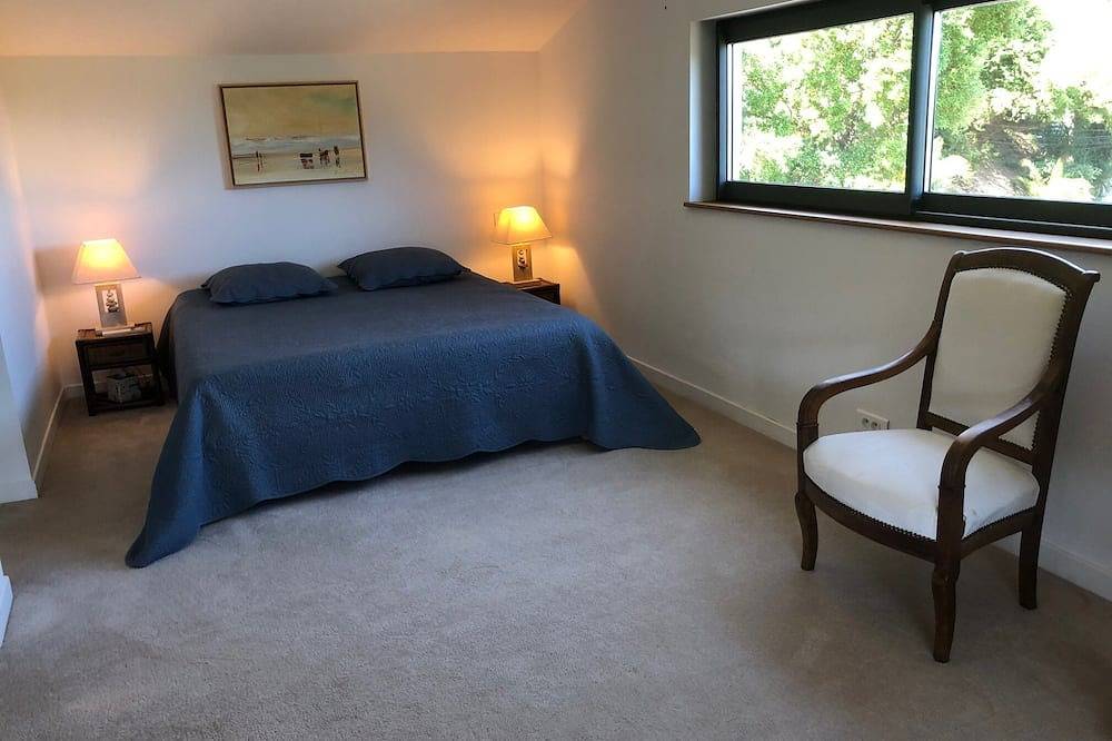 Villa with large terrace overlooking the bay of Cannes and the Esterel mountains in Les Adrets-de-l'Estérel, Massif de l'Esterel