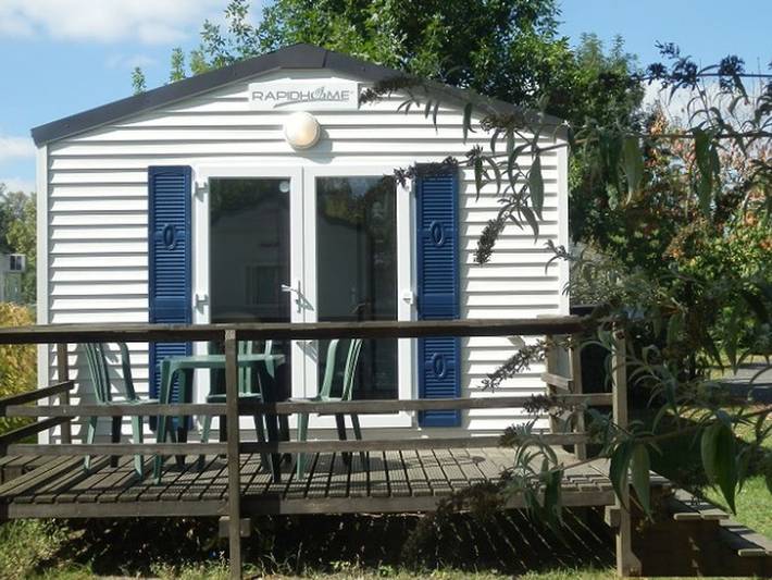 Mobil home pour 2 personnes, avec terrasse à Baudreix