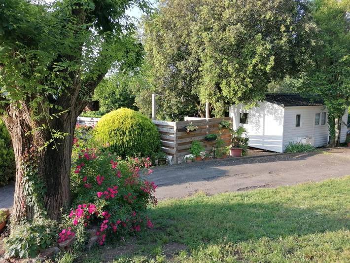 Camping pour 4 personnes, avec terrasse et jardin