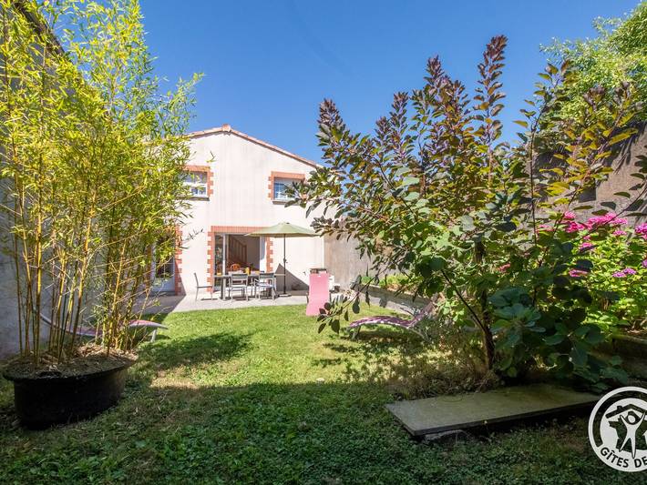 Gîte pour 5 personnes, avec Terrasse et Jardin