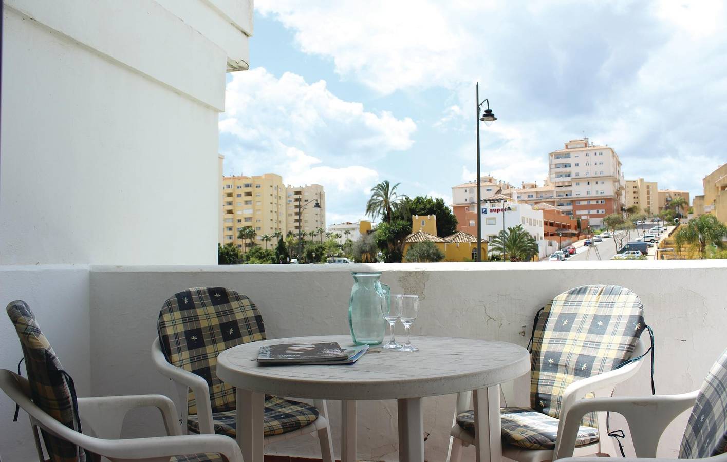 Appartement de vacances entier, Appartement avec vue sur la mer, piscine et parking in Puerto Deportivo de Estepona, Estepona