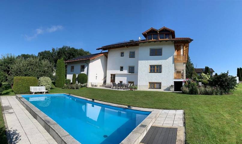 Ferienwohnung für 7 Personen, mit Balkon und Terrasse sowie Garten und Pool