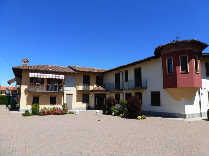 Hôtel pour 2 personnes, avec Jacuzzi et Jardin ainsi que Piscine et Sauna à Narzole