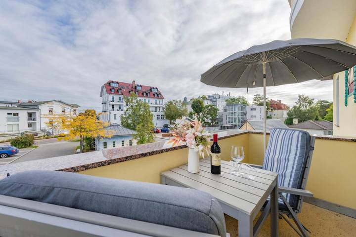 Ganze Wohnung, Maritimes Urlaubsglück – Ferienwohnung mit Balkon und Meerblick in Drei Kaiserbäder, Heringsdorf