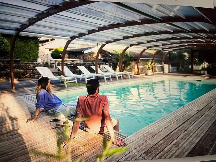 Gîte pour 4 personnes, avec sauna et terrasse ainsi que piscine et vue à Martrin
