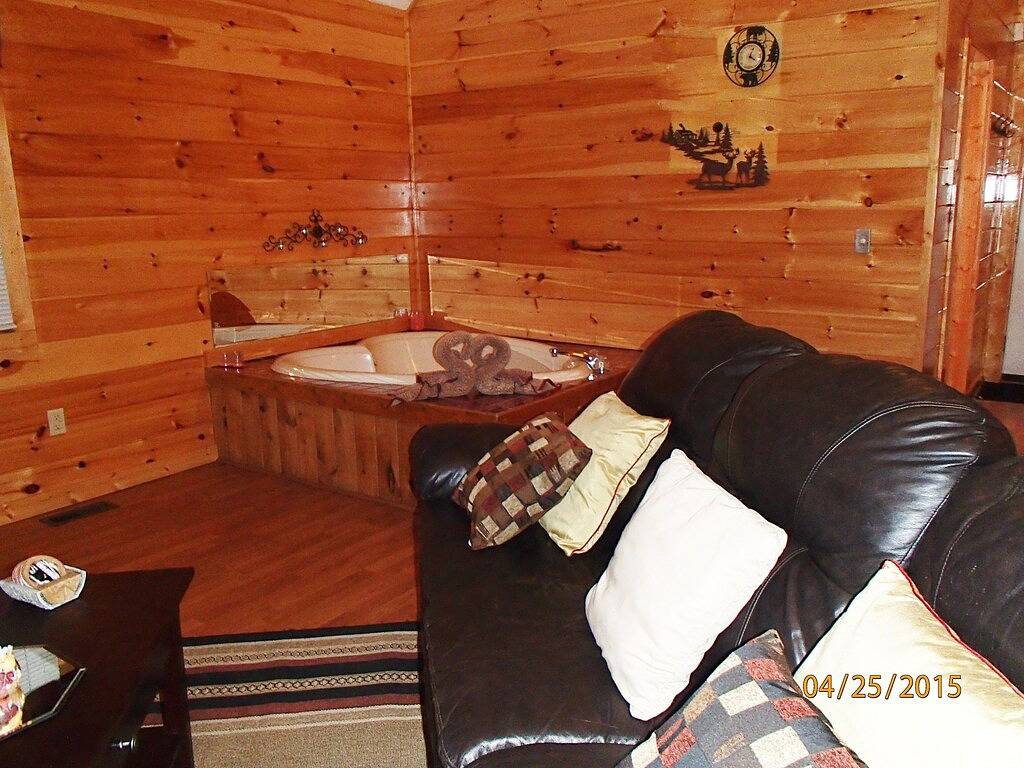 Privat Cozy Cabin / Wifi & Wäsche wird bereitgestellt / Heart-Shaped Jaquzzi Tub in Sevier County