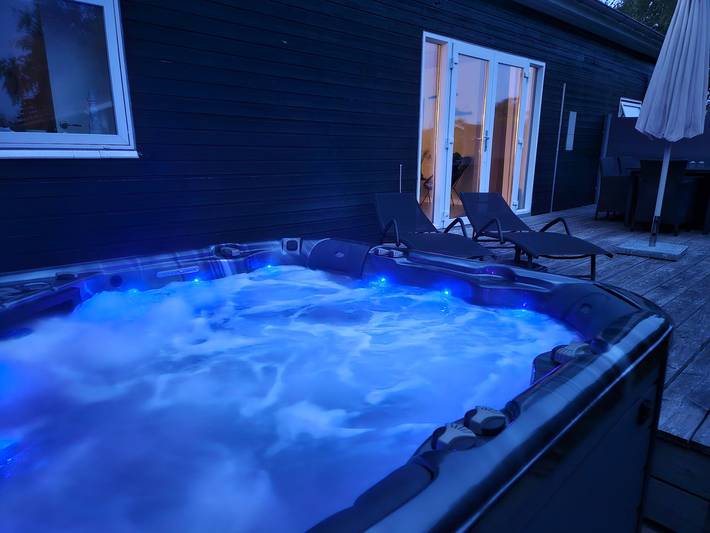 Ferienhaus für 6 Personen, mit Terrasse und Garten sowie Whirlpool - 1