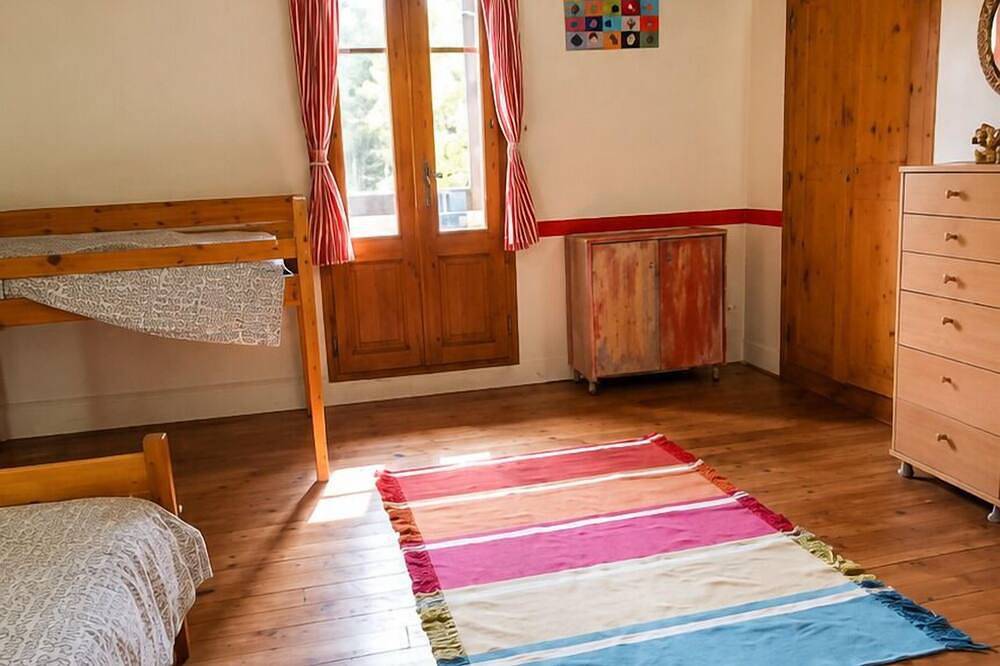 8-person house with pool on foot from the Pont du Gard in Vers-Pont-du-Gard, Nimes region