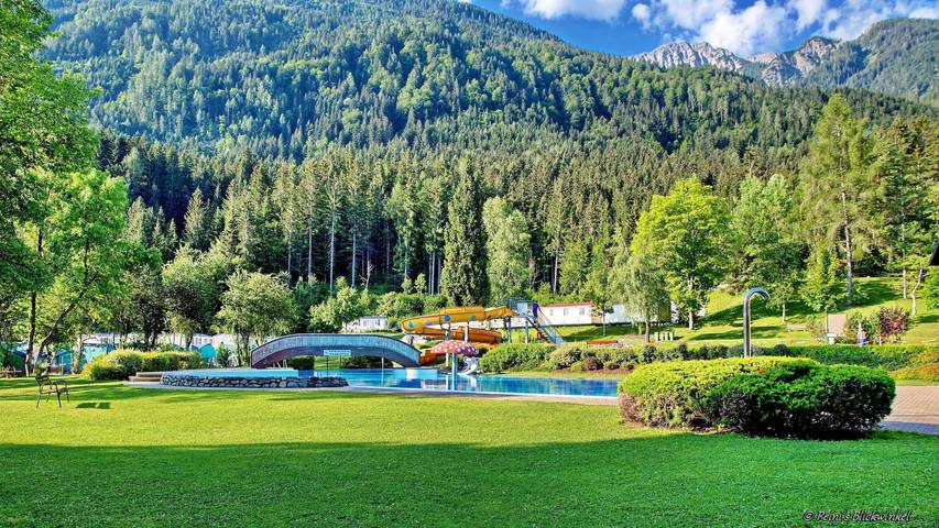 Bungalow voor 7 personen, with Whirlpool and Terras as well as Tuin and Zwembad in Oostenrijk