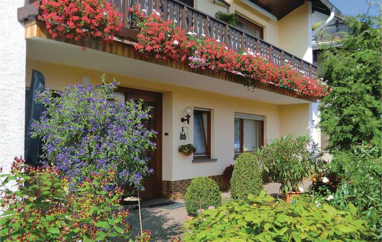 Ferienwohnung für 3 Personen, mit Terrasse in Schönecken