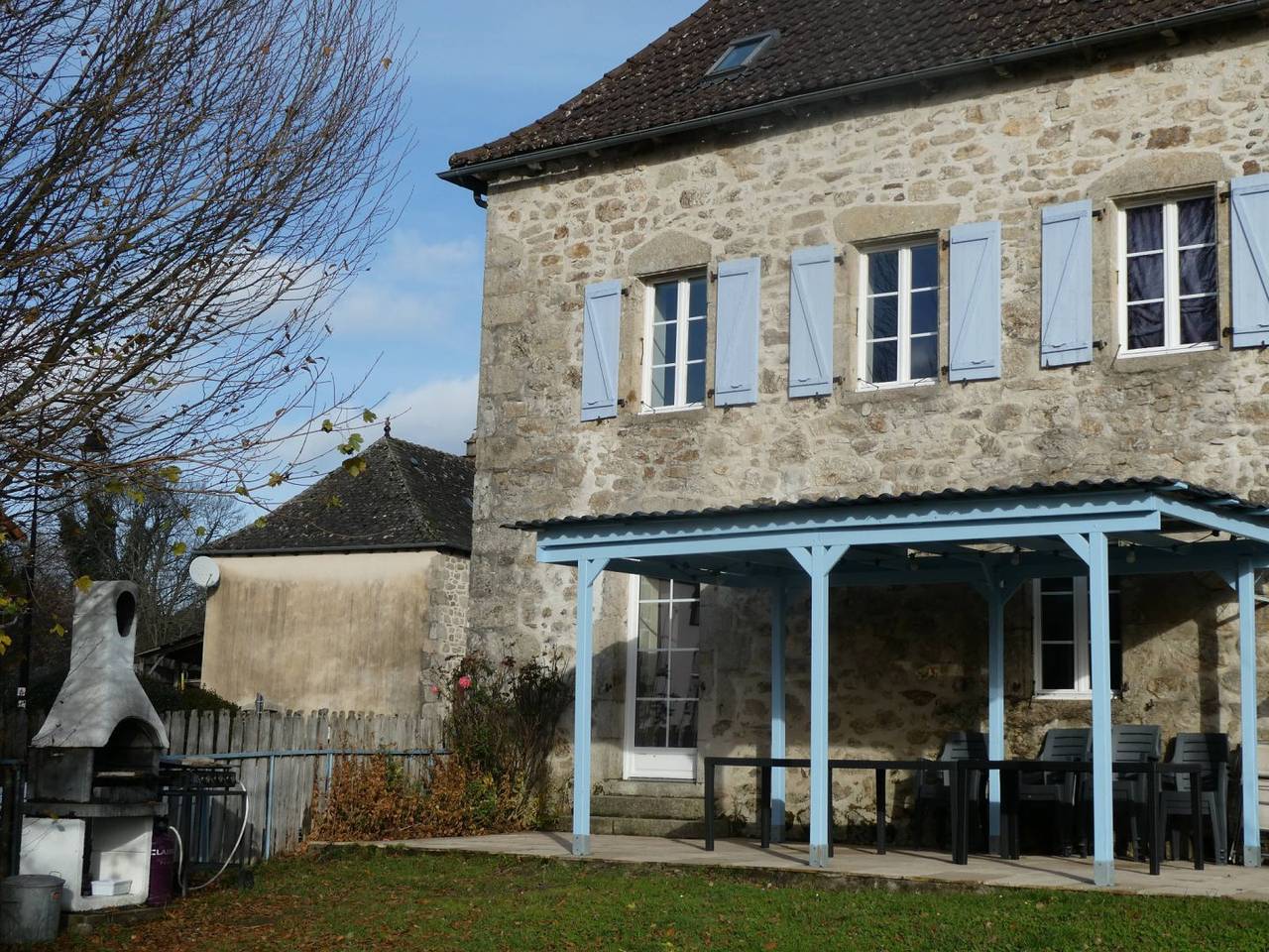 Gîte Lacaze, 6 à 15 personnes, possibilité + 6 personnes in Camps-Saint-Mathurin-Léobazel, Région de Tulle