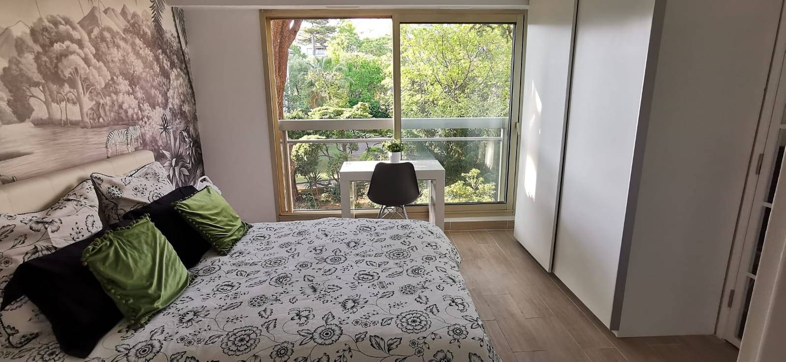 Entire apartment, Apartment 'Nice Cimiez-Private Park and Arenas' with Private Terrace, Wi-Fi and Air Conditioning in Nice (France), Mediterranean Coast (France)