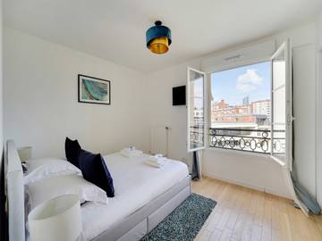 Location De Vacances pour 6 Personnes dans Puteaux, Hauts-de-Seine, Photo 3