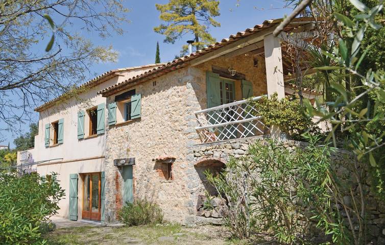 Location de vacances pour 9 personnes, avec terrasse ainsi que jardin et piscine à Montauroux - 3