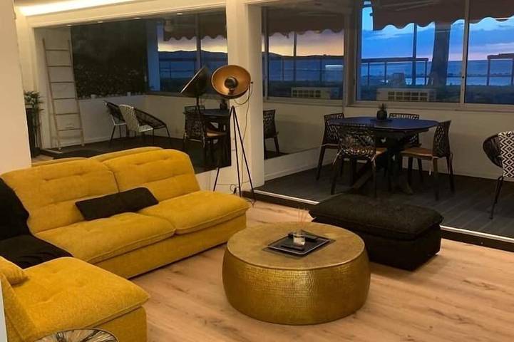 Appartement entier, Magnifique appartement 2/4 personnes en front de mer et plage proche Cap 3000 in Saint-Laurent-du-Var, Côte méditerranéenne (France)