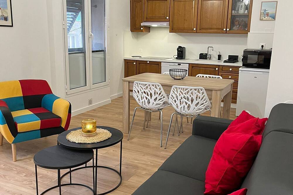 Ganze Wohnung, Au Cœur du Vieux-port de Bastia: Appartement La Marine, Climatisé, Tout Confort in Bastia, Cap Corse