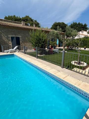 Gîte pour 6 personnes, avec terrasse et piscine à Vallabrix