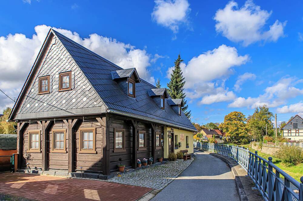 Ganze Wohnung, Ferienhaus Sissi mit Whirlpool, Sauna u Sehr Ruhig in Großschönau, Zittauer Gebirge