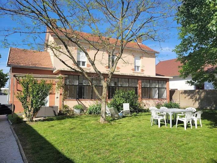 Location de vacances pour 6 personnes, avec Terrasse et Jardin à Saint-Marcel (Saône-et-Loire)