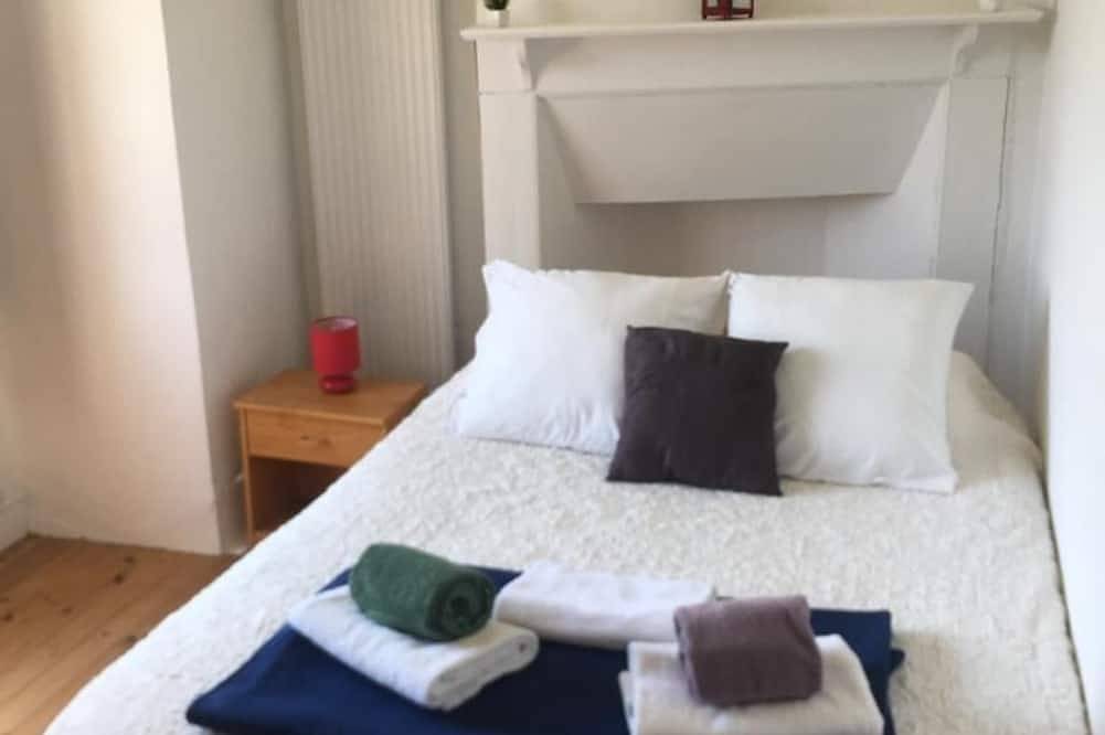 Apartamento entero, Estudio-Apartamento-Baño privado con ducha-Vista al campo in Beynac-et-Cazenac, Périgord Noir