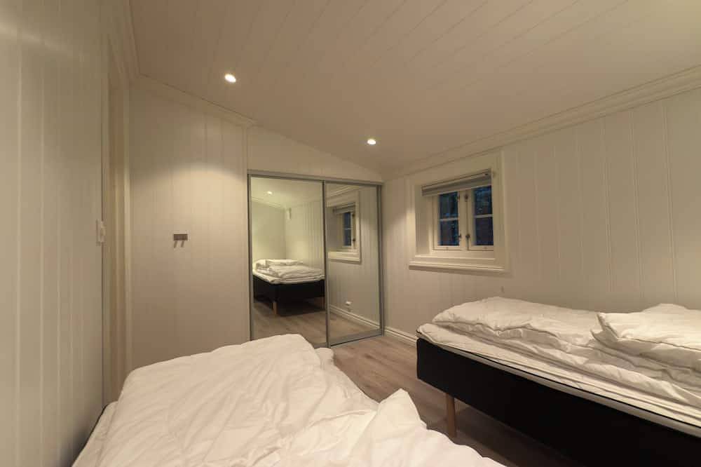 Cozy, family-friendly house - 15 minutes' drive from Leirvik – hot tub in Stord