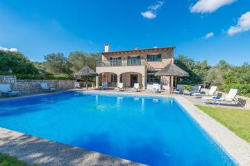 Holiday Rental for 12 People in Petra, Majorca Center, Photo 2