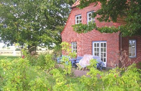 Landhaus Gintoft: Altes Melkerhaus mit Blick über die Ostsee bis nach Dänemark in Alleinlage mit großem Garten in Steinbergkirche, Schleswig-Flensburg