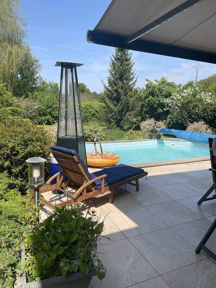 Gîte pour 15 personnes, avec piscine ainsi que terrasse et jardin dans l' Aisne - 4