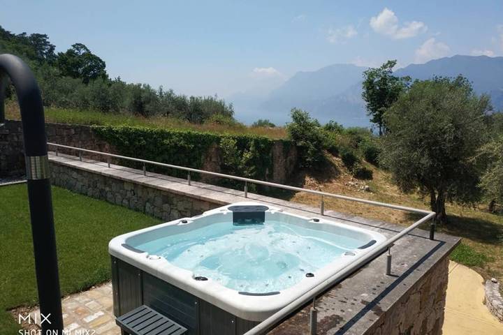 Ferienhaus für 10 Personen, mit Garten und Pool sowie Seeblick und Ausblick, mit Haustier in Malcesine - 2