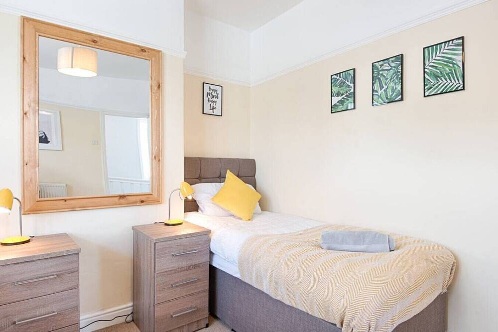 Garden • Off-Road Parking • Smart Tv in Each Room in Swansea, Región de Swansea