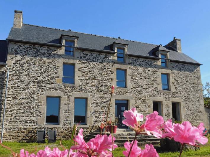Chambre d’hôte pour 2 personnes, avec Terrasse et Jacuzzi ainsi que Jardin et Vue à Taden