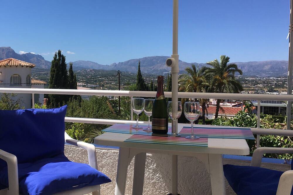 Geheel appartement, Albir Appartement in huis met gemeenschappelijk zwembad, balkon met berg en zeezicht in L'Albir, L'Alfàs del Pi