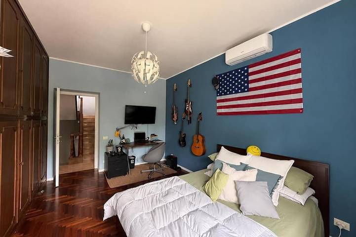 A 5-minute drive from Ostia, nestled in a beautiful pine forest—a family-friendly villa. in Infernetto, Rome
