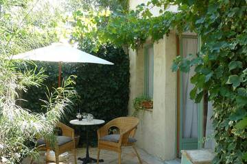 Gîte pour 4 personnes, avec jardin à Péret