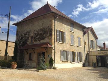 Gîte pour 4 personnes, avec jardin à Charlieu