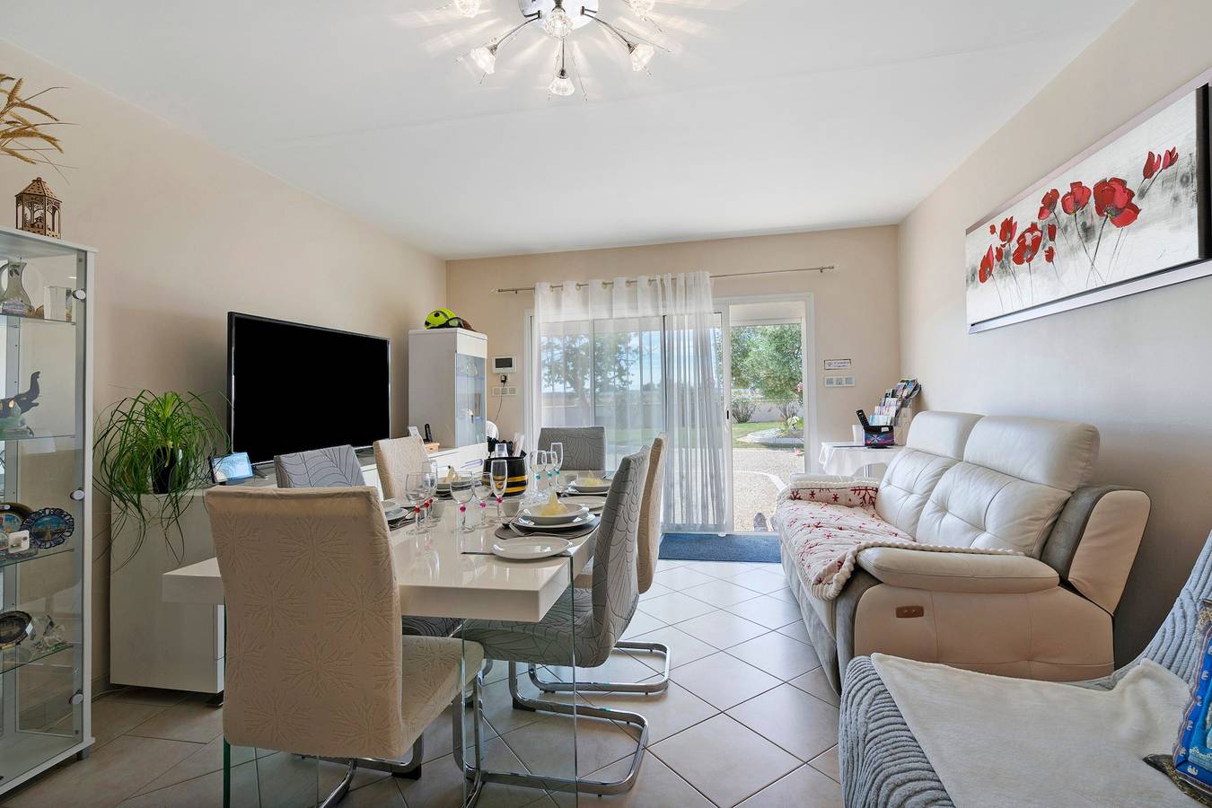 Gîte « Les Lauriers Roses Du 17 » avec terrasse privée, Wi-Fi et climatisation in Saint-Germain-du-Seudre, Région de Jonzac