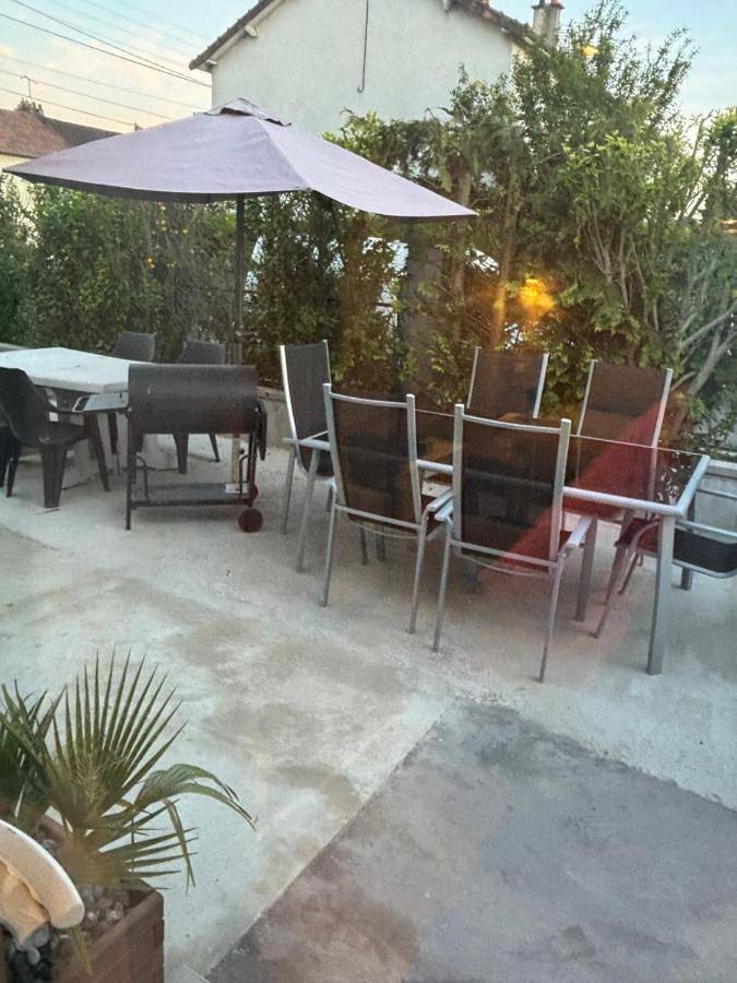 Double Room in Arnage, Sarthe